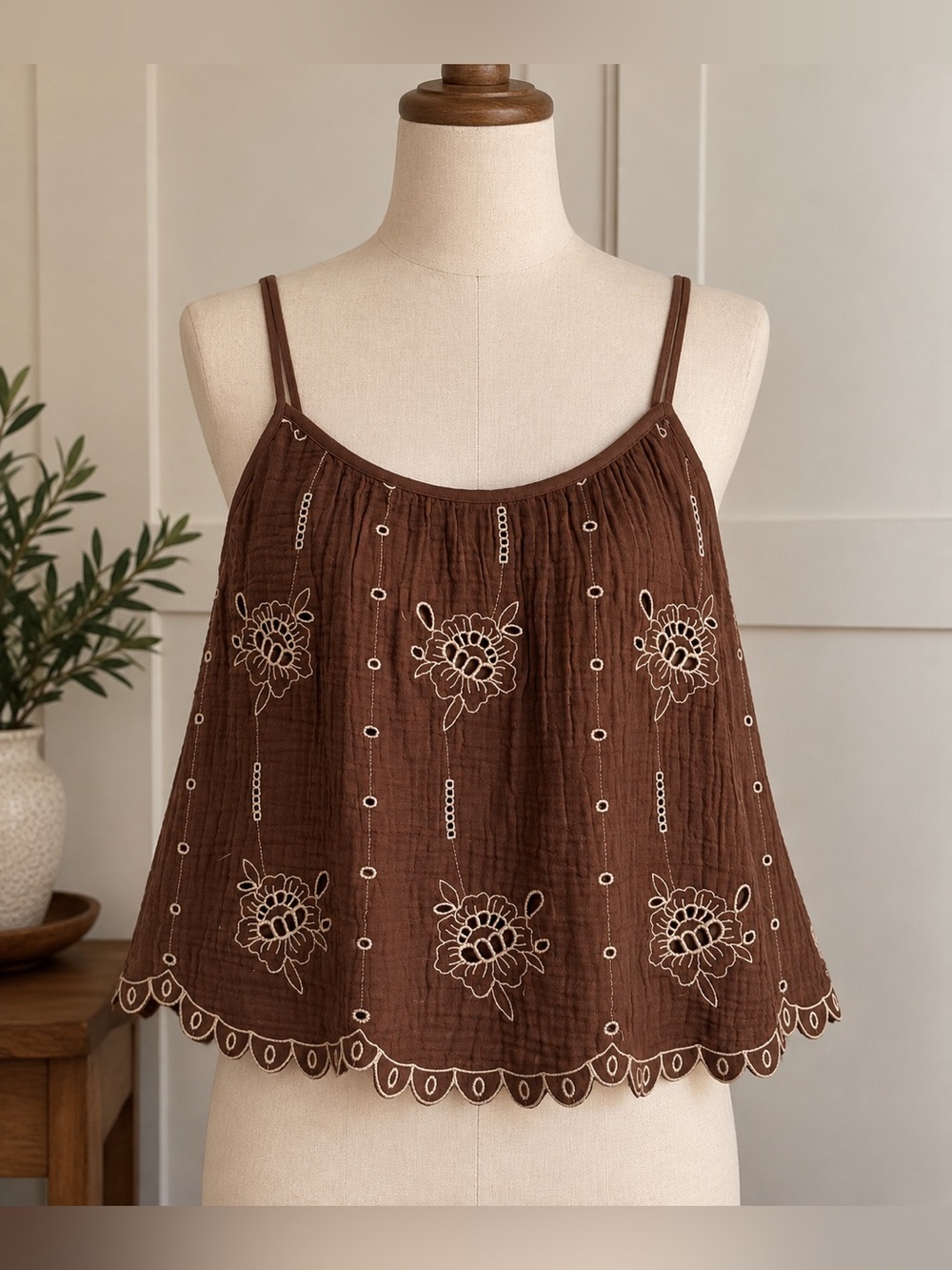 Universal Thread Brown Embroidered Scalloped Hem Camisole